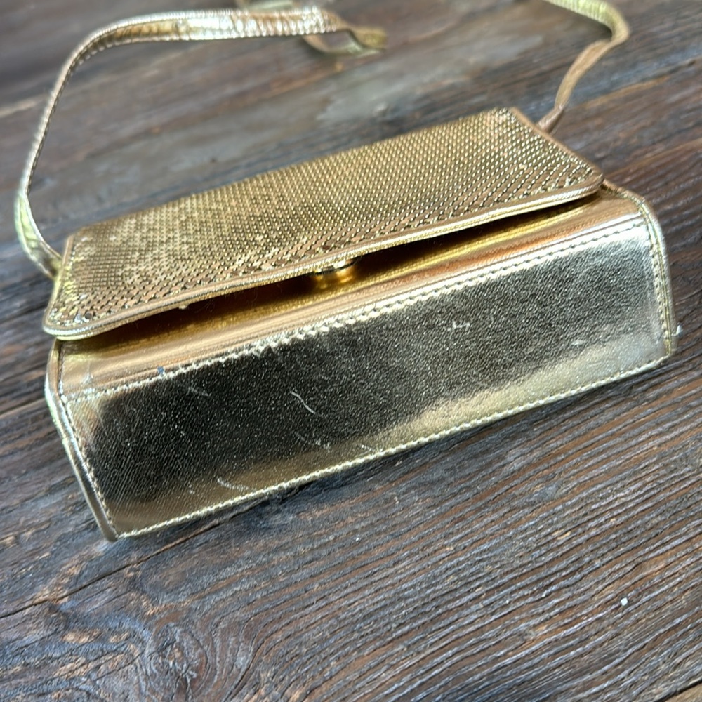 Vintage (80’s) Whitings & Davis liquid gold, leather metallic Crossbody. GVC‎ - Picture 7 of 12